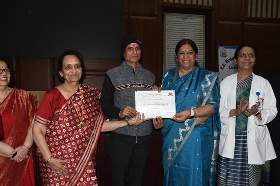 कार्यक्रम में सम्मानित की गईं महिलाएं। कार्यक्रम में सम्मानित की गईं महिलाएं।