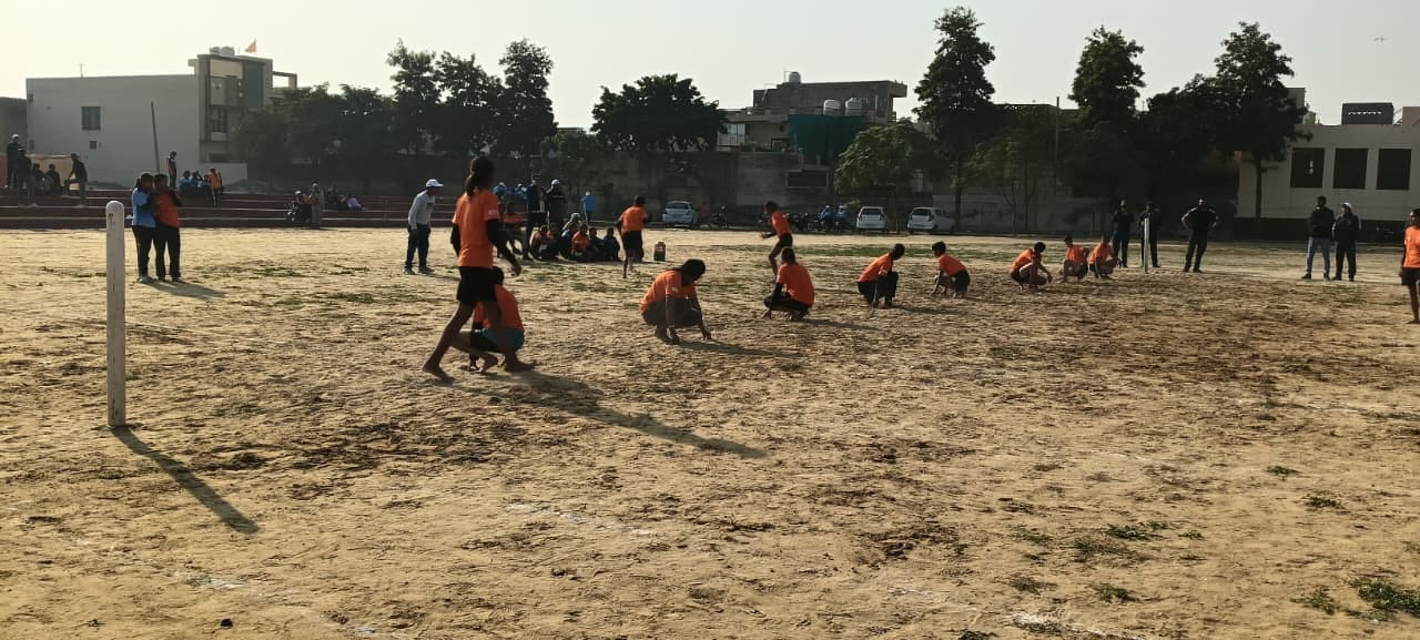 खेल महोसत्व में कुश्ती में दम दिखाताते खिलाड़ी