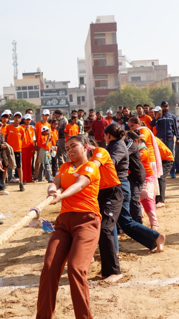 खेल महोसत्व में कुश्ती में दम दिखाताते खिलाड़ी