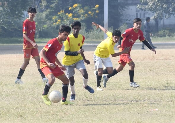 लखनऊ स्कूल गेम्स के चौथे दिन योग प्रदर्शन व फुटबॉल के मुकाबले हुए। लखनऊ स्कूल गेम्स के चौथे दिन योग प्रदर्शन व फुटबॉल के मुकाबले हुए।