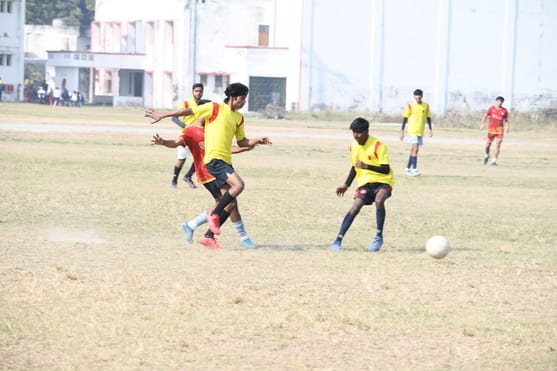 लखनऊ स्कूल गेम्स के चौथे दिन योग प्रदर्शन व फुटबॉल के मुकाबले हुए। लखनऊ स्कूल गेम्स के चौथे दिन योग प्रदर्शन व फुटबॉल के मुकाबले हुए।