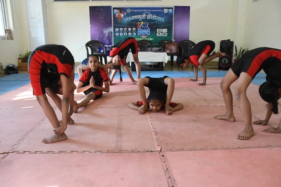लखनऊ स्कूल गेम्स के चौथे दिन योग प्रदर्शन व फुटबॉल के मुकाबले हुए। लखनऊ स्कूल गेम्स के चौथे दिन योग प्रदर्शन व फुटबॉल के मुकाबले हुए।
