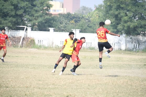 लखनऊ स्कूल गेम्स के चौथे दिन योग प्रदर्शन व फुटबॉल के मुकाबले हुए। लखनऊ स्कूल गेम्स के चौथे दिन योग प्रदर्शन व फुटबॉल के मुकाबले हुए।