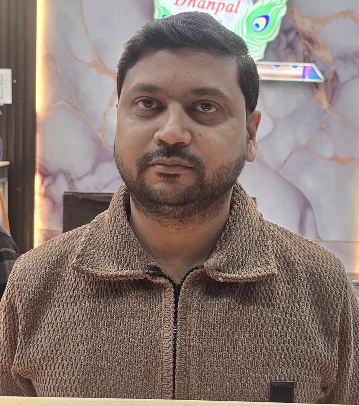 मैगलगंज की एक दुकान पर कढ़ाई में रखे गुलाब जामुन। संवाद मैगलगंज की एक दुकान पर कढ़ाई में रखे गुलाब जामुन। संवाद