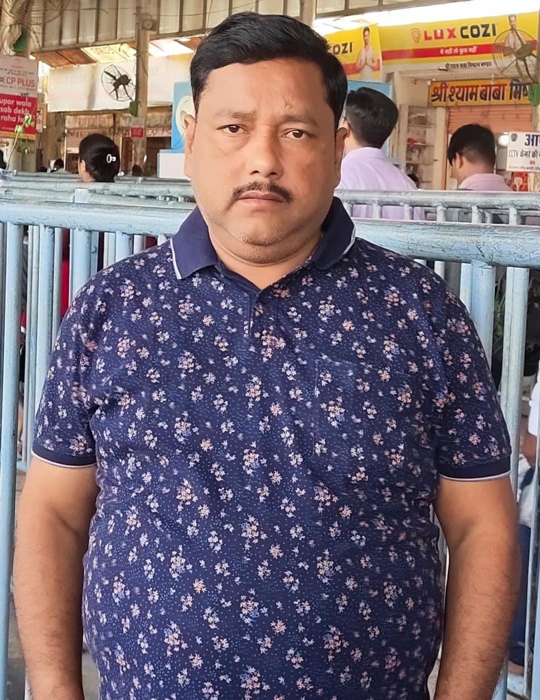 मैगलगंज की एक दुकान पर कढ़ाई में रखे गुलाब जामुन। संवाद मैगलगंज की एक दुकान पर कढ़ाई में रखे गुलाब जामुन। संवाद