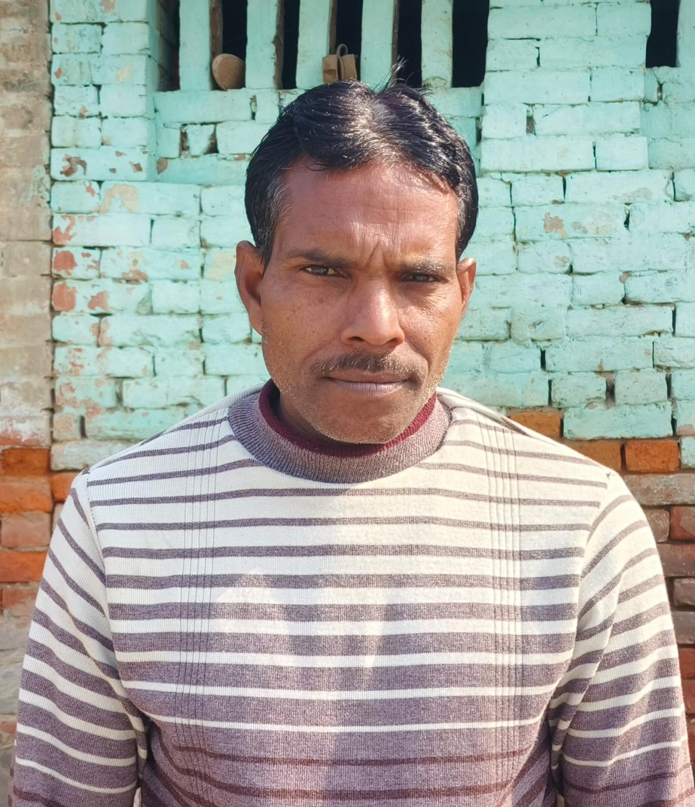 नल से पानी भरती भौंतर गांव की बरखाइन- संवाद नल से पानी भरती भौंतर गांव की बरखाइन- संवाद