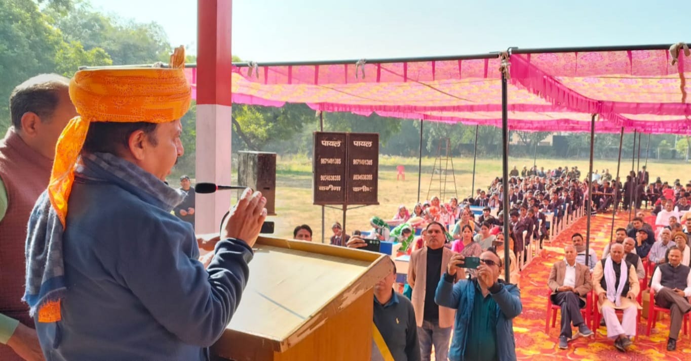 नवनिर्मित मुख्य द्वार का उद्घाटन करते मंत्री राव नरबीर सिंह। संवाद