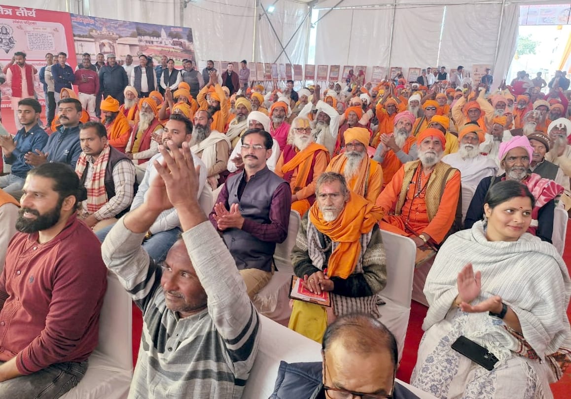 संभल में श्री कल्कि महोत्सव में कथा प्रवचन करते जगद्गुरु रामभद्राचार्य महाराज। संवाद संभल में श्री कल्कि महोत्सव में कथा प्रवचन करते जगद्गुरु रामभद्राचार्य महाराज। संवाद