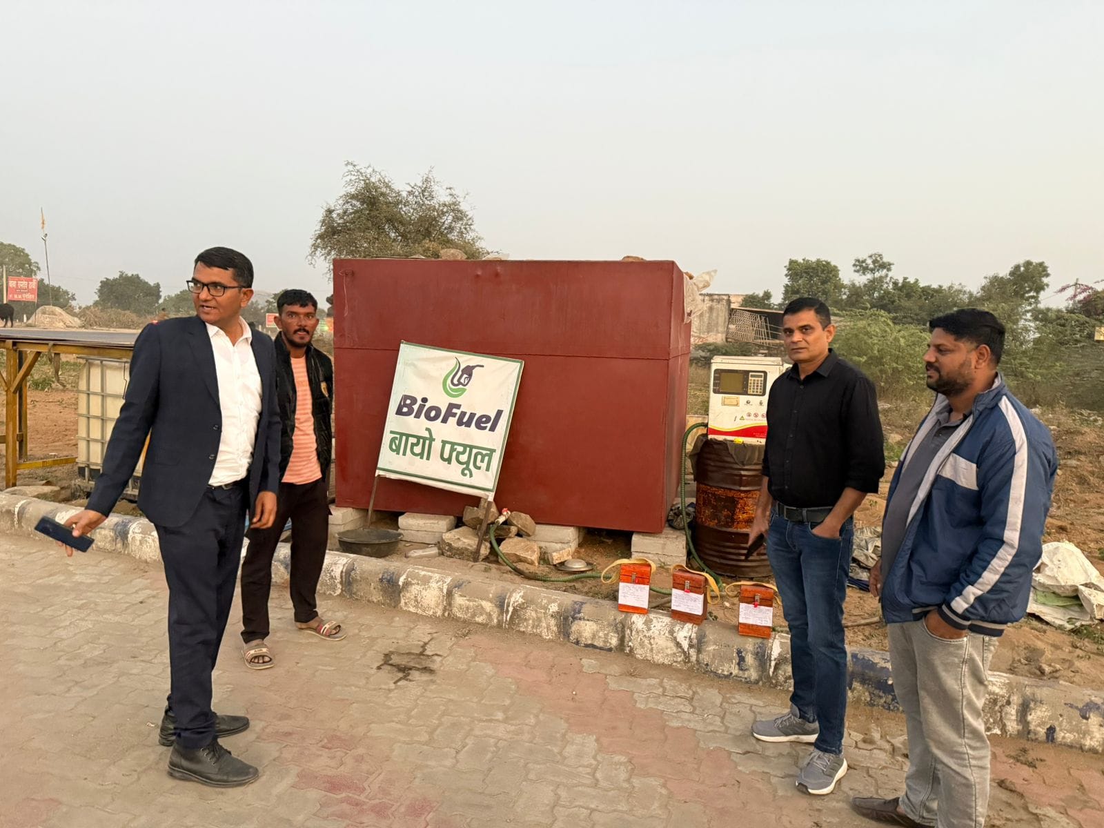 सिरोही। सिरोही में रसद विभाग द्वारा अवैध बायोडीजल की बिक्री एवं घरेलू सिलेंडरों के व्यावसायिक उ