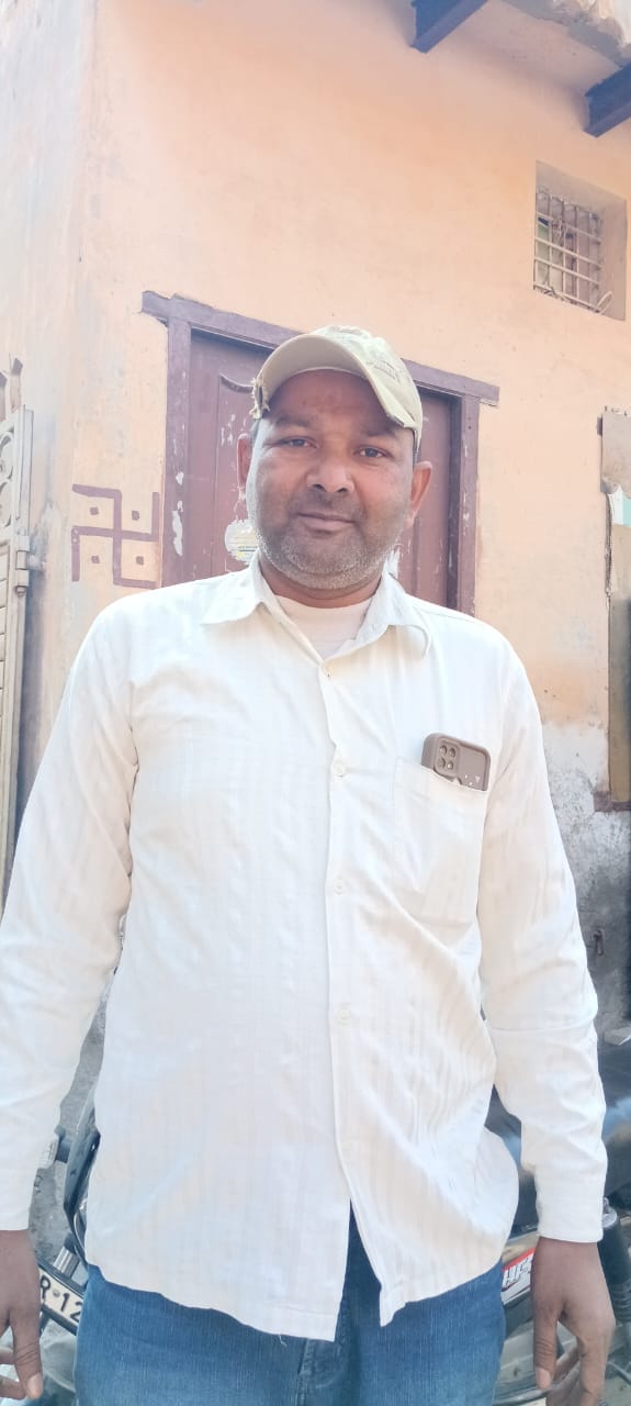 16...रोहतक के माता दरवाजा स्थित सार्वजनिक नल से पानी भरते स्थानीय लोग। संवाद 16...रोहतक के माता दरवाजा स्थित सार्वजनिक नल से पानी भरते स्थानीय लोग। संवाद