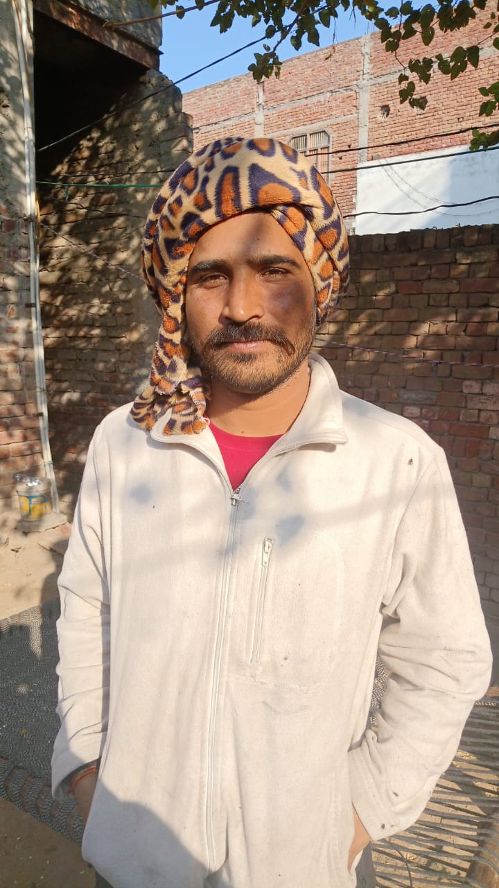 16...रोहतक के माता दरवाजा स्थित सार्वजनिक नल से पानी भरते स्थानीय लोग। संवाद 16...रोहतक के माता दरवाजा स्थित सार्वजनिक नल से पानी भरते स्थानीय लोग। संवाद
