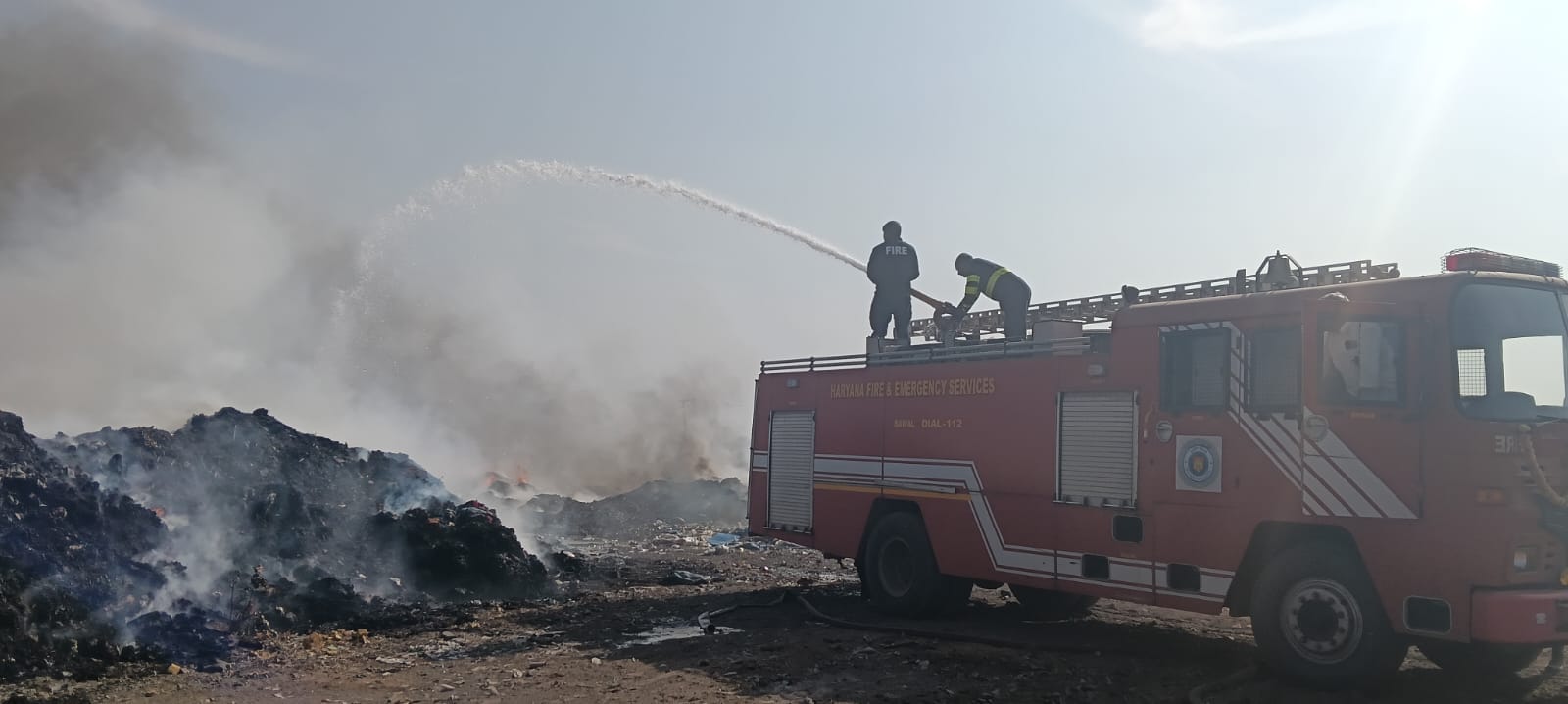 आग लगने की वजह से उठती लपटें। संवाद