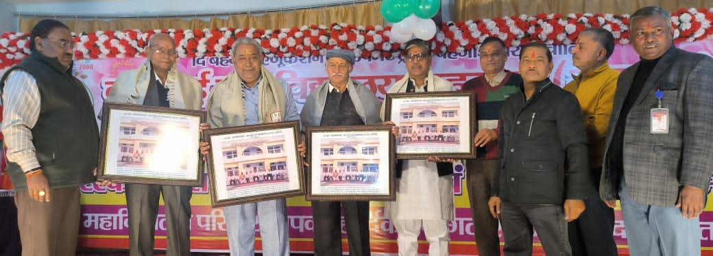बहजोई महाविद्यालय में समारोह के दौरान छात्राओं को सम्मानित करते अतिथि व पदाधिकारी। स्रोत-कॉले बहजोई महाविद्यालय में समारोह के दौरान छात्राओं को सम्मानित करते अतिथि व पदाधिकारी। स्रोत-कॉले