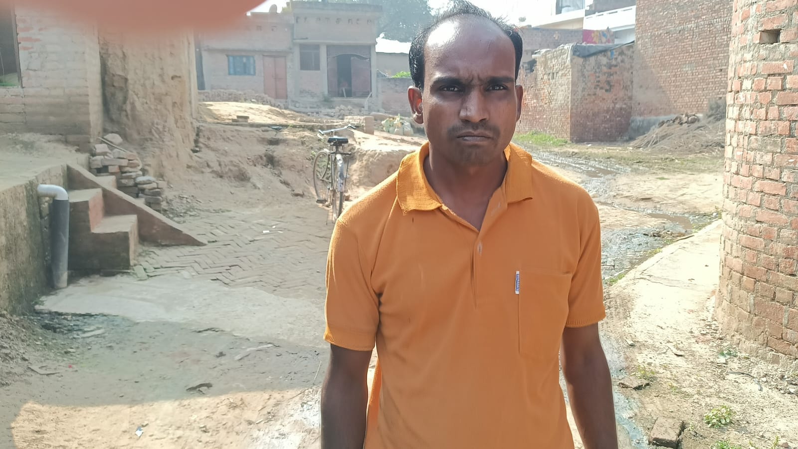 चरवा के वार्ड नंबर 12 में बदहाल सड़क- संवाद