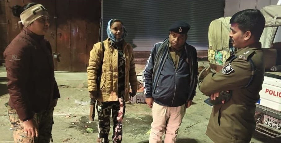 गस्ती पुलिस का आधी रात को जायजा गस्ती पुलिस का आधी रात को जायजा