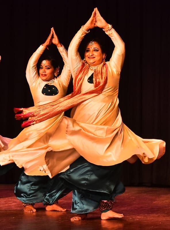 कथक की प्रस्तुतियों ने किया मंत्रमुग्ध कथक की प्रस्तुतियों ने किया मंत्रमुग्ध