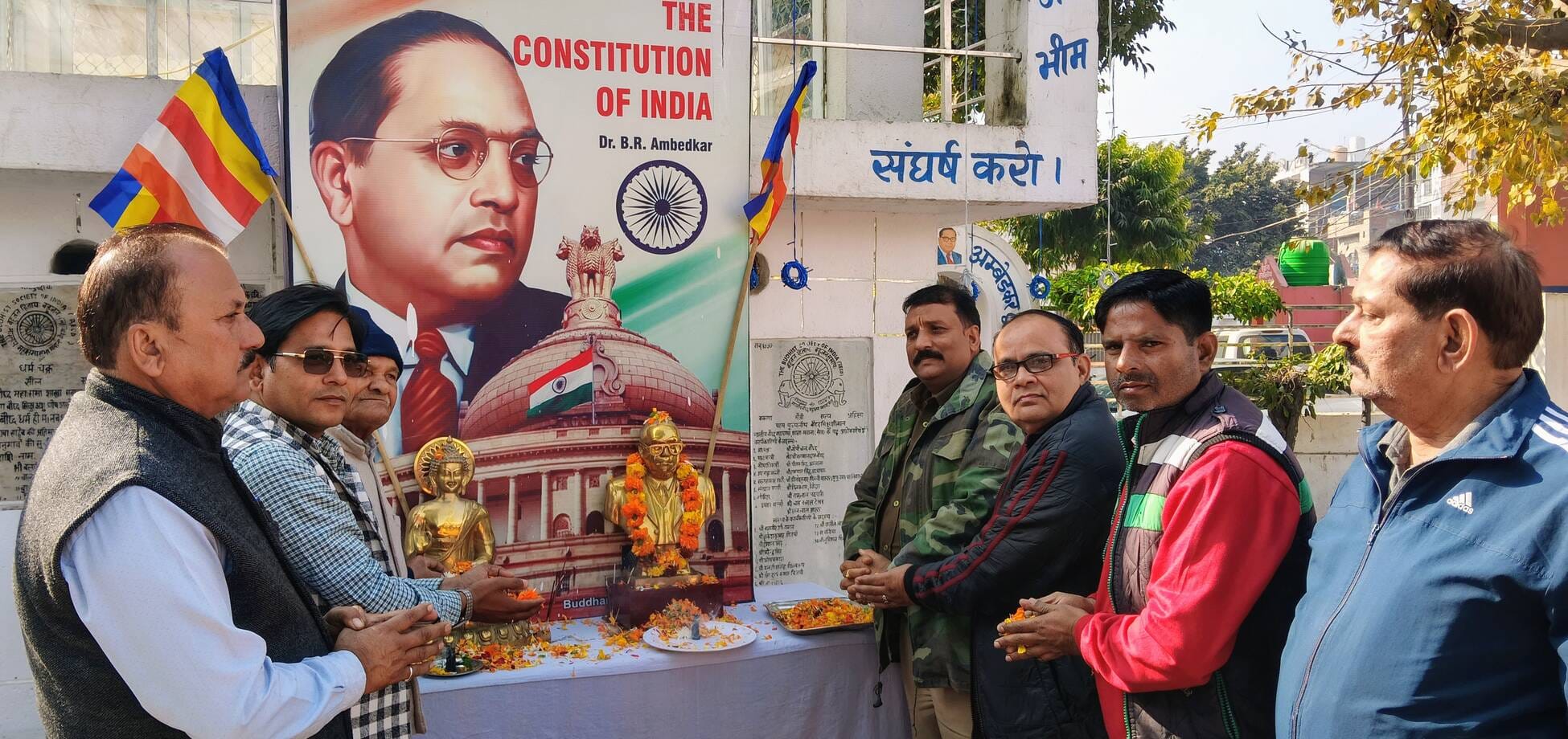 पीएम श्री प्राथमिक विद्यालय नंबर दो में बाबा सहाब का परिनिर्वाण दिवस मनाते हुए। (परीक्षितगढ)