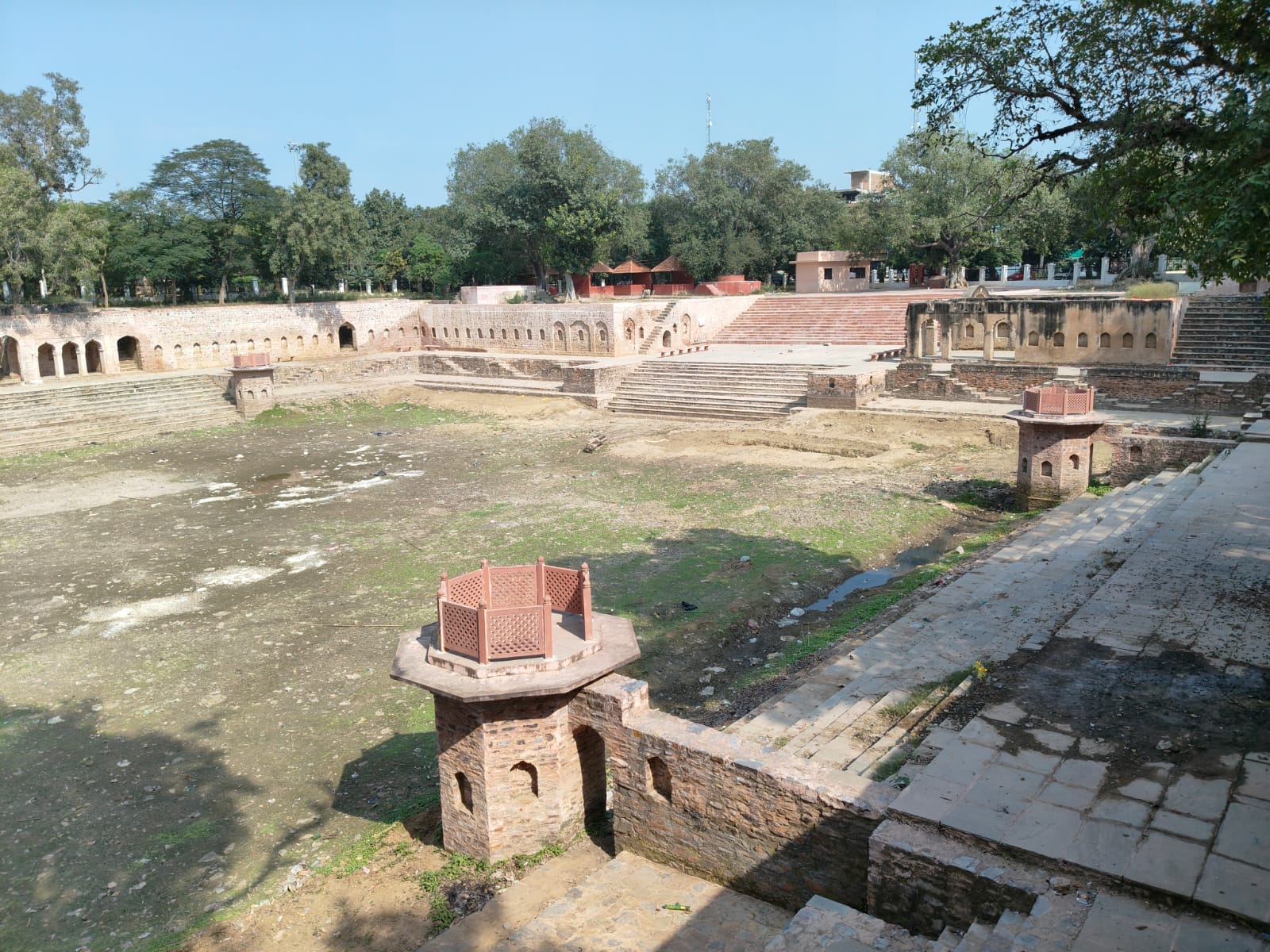 प्रचीन बड़ा तालाब। संवाद