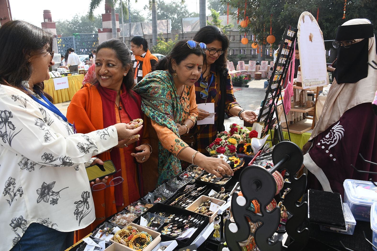 प्रदर्शनी में दिखा महिला उद्यमियों का हुनर प्रदर्शनी में दिखा महिला उद्यमियों का हुनर