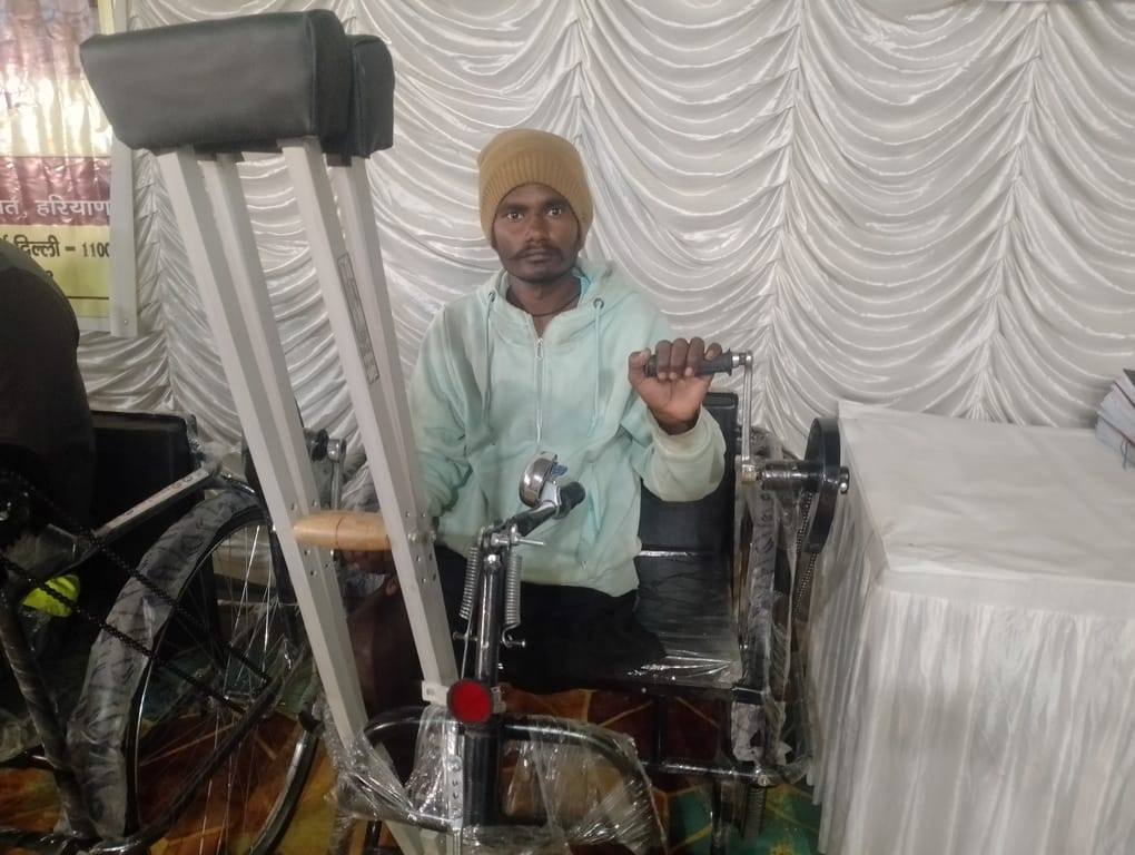 पिता के साथ विकलांग गौरव। संवाद पिता के साथ विकलांग गौरव। संवाद