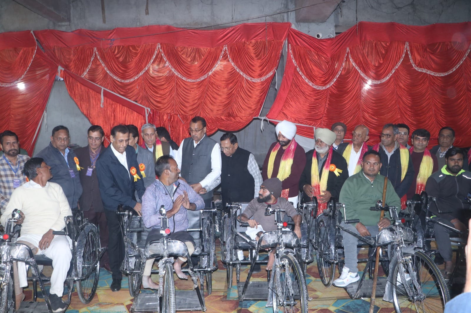 पिता के साथ विकलांग गौरव। संवाद पिता के साथ विकलांग गौरव। संवाद