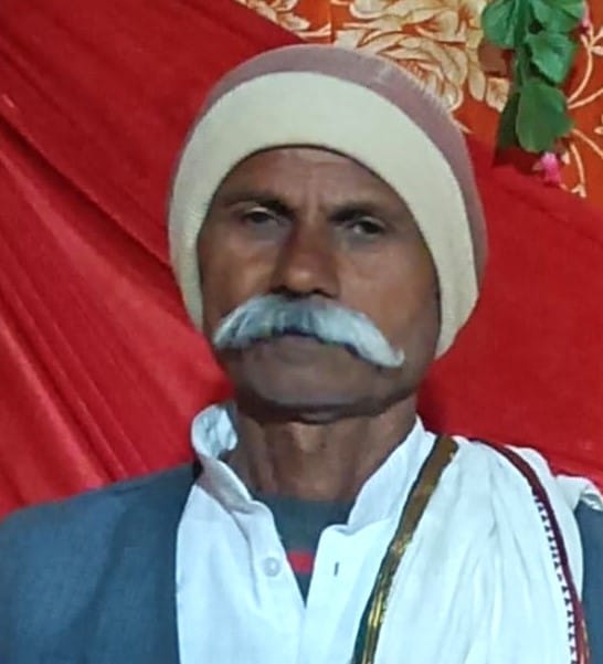 संभल के गुन्नौर कोतवाली गेट के बाहर एंबुलेंस को रोक कर जाम लगाते सिरौरा काजी के लोग। संवाद