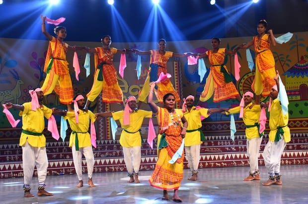 सोनचिरैया संस्था की ओर से आयोजित देशज के मंच पर भारत की लोककलाओं का संगम देखने को मिला। गोमतीनग