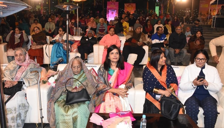 सोनचिरैया संस्था की ओर से आयोजित देशज के मंच पर भारत की लोककलाओं का संगम देखने को मिला। गोमतीनग