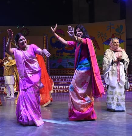 सोनचिरैया संस्था की ओर से आयोजित देशज के मंच पर भारत की लोककलाओं का संगम देखने को मिला। गोमतीनग