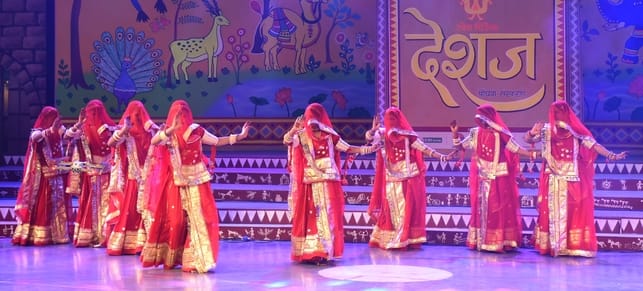 सोनचिरैया संस्था की ओर से आयोजित देशज के मंच पर भारत की लोककलाओं का संगम देखने को मिला। गोमतीनग