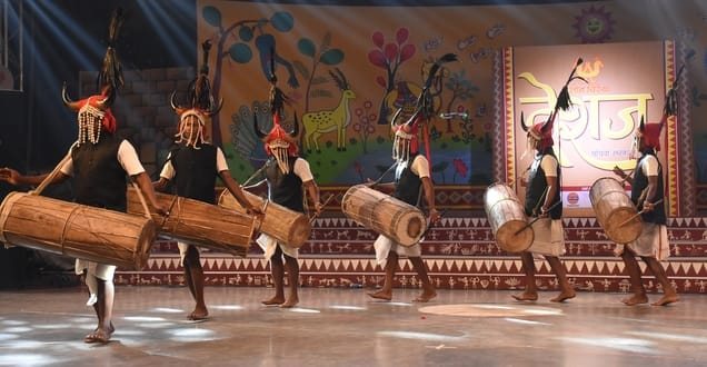 सोनचिरैया संस्था की ओर से आयोजित देशज के मंच पर भारत की लोककलाओं का संगम देखने को मिला। गोमतीनग