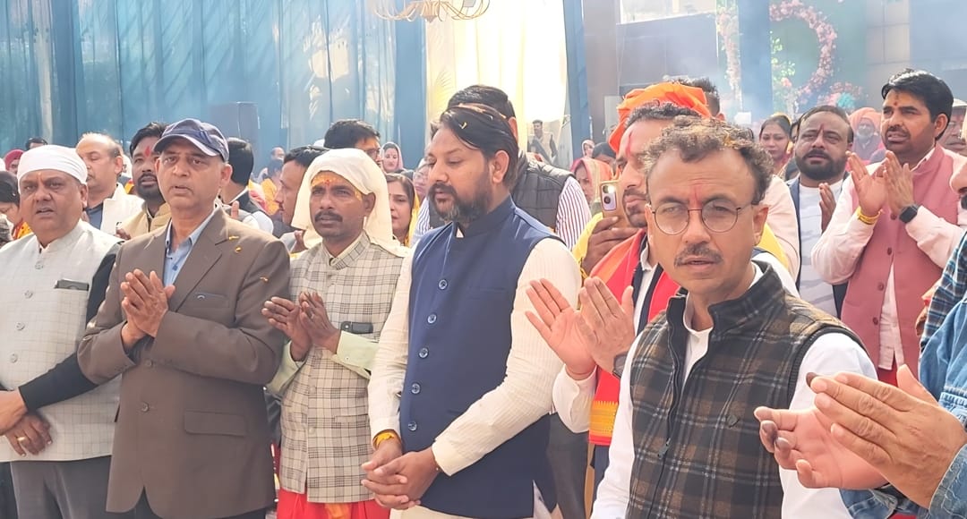 संविधान निर्माता डॉ. भीमराव अंबेडकर की पुण्यतिथि पर आयोजित कार्यक्रम में मौजूद पदाधिकारी व अन संविधान निर्माता डॉ. भीमराव अंबेडकर की पुण्यतिथि पर आयोजित कार्यक्रम में मौजूद पदाधिकारी व अन