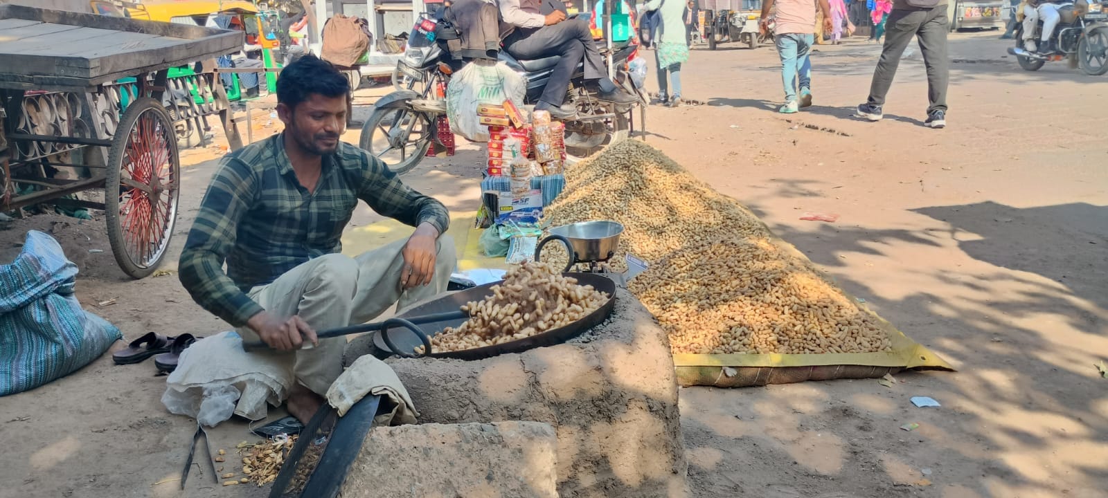 दुकानदार यूसुफ। संवाद