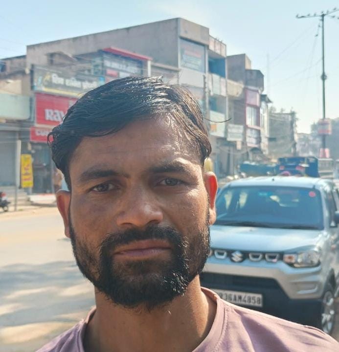 दुकानदार यूसुफ। संवाद