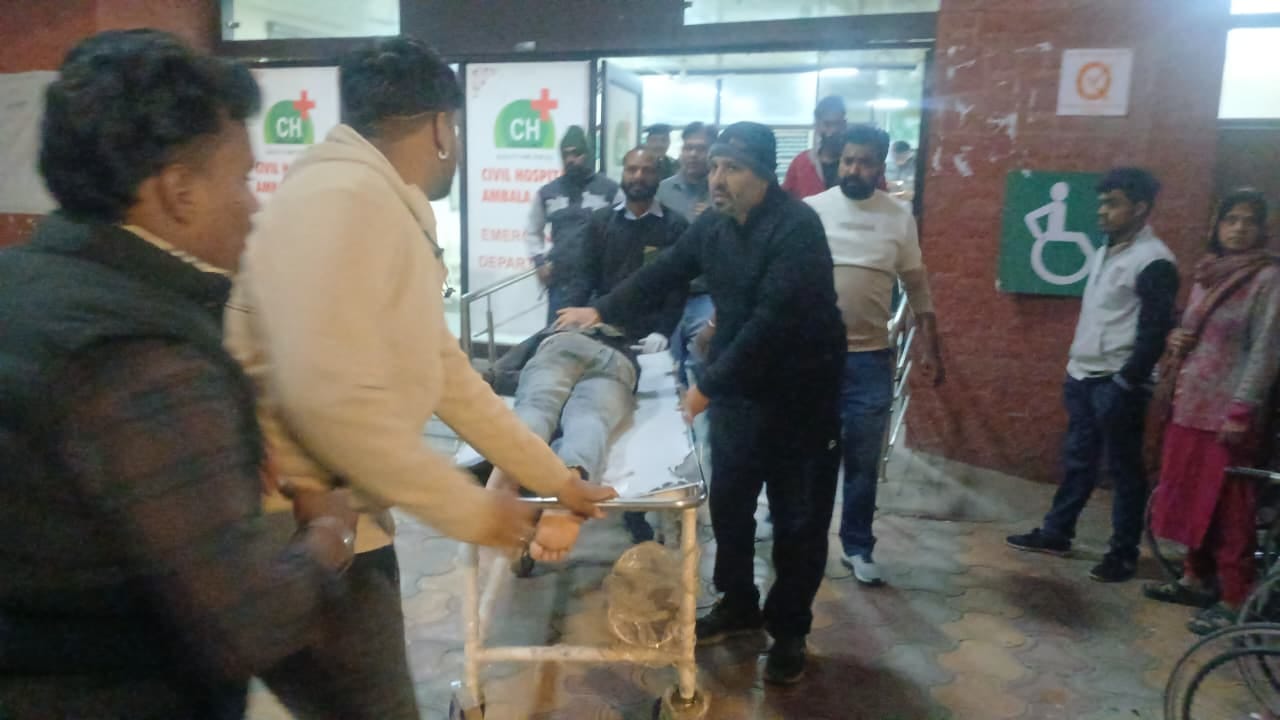 अंबाला छावनी में सड़क हादसे में घायल किशोर। संवाद