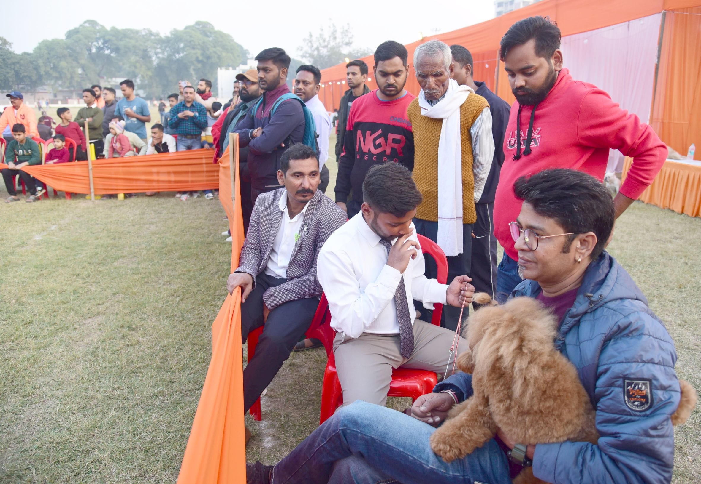 अवध केनेल क्लब की ओर से आयोजित दो दिवसीय डॉग शो में कोलकाता के गोल्डेन रिट्रिवर और हैदराबाद के 