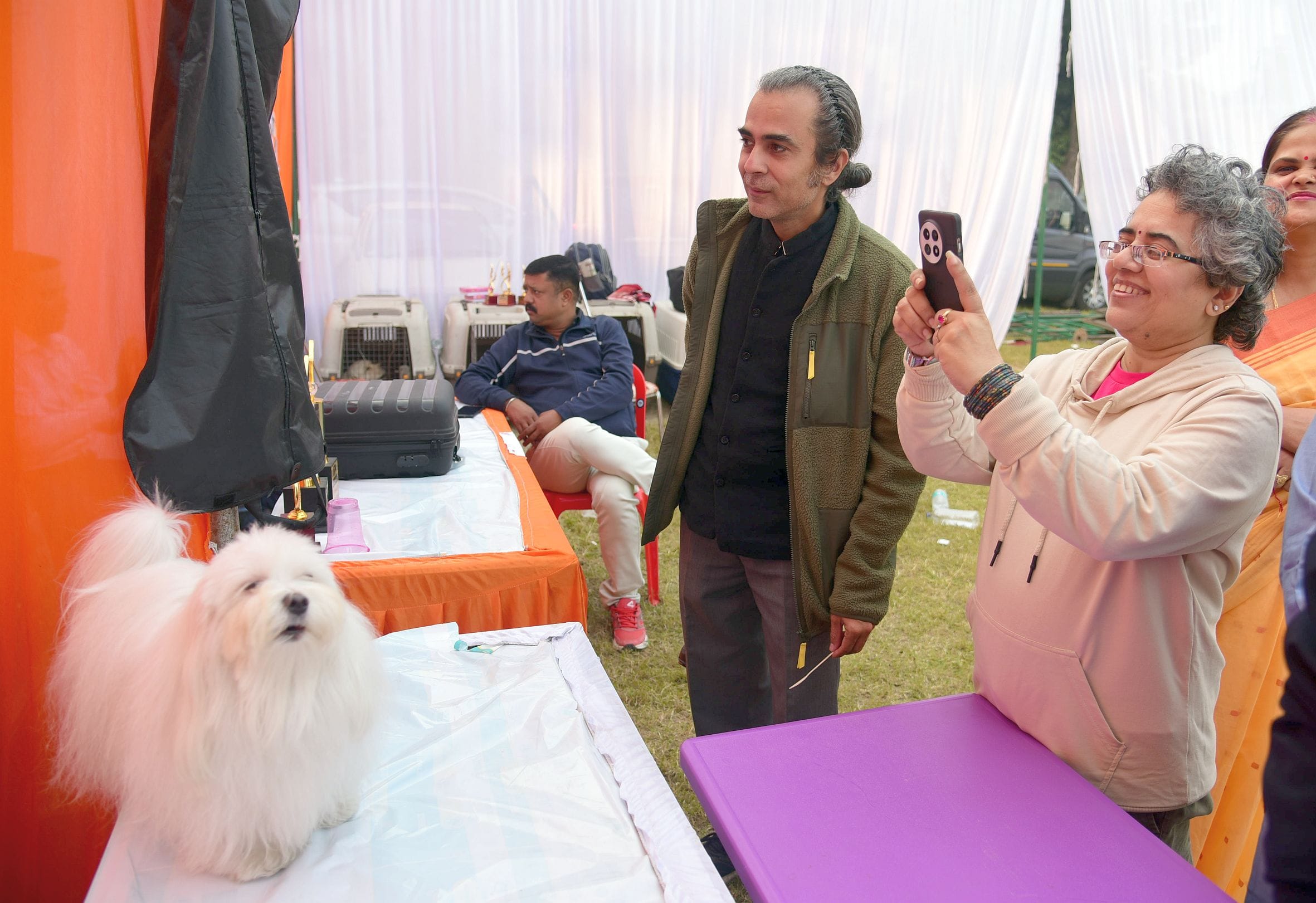अवध केनेल क्लब की ओर से आयोजित दो दिवसीय डॉग शो में कोलकाता के गोल्डेन रिट्रिवर और हैदराबाद के 