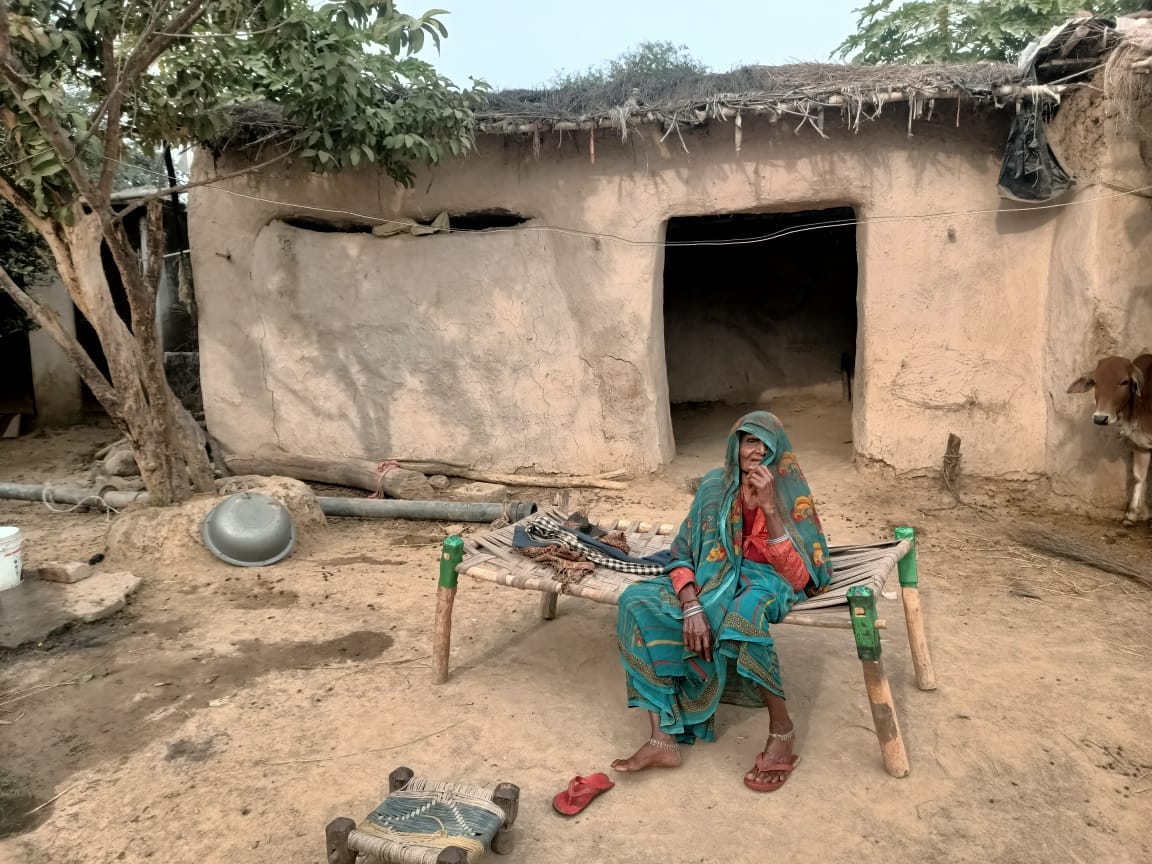 फोटो - 03 बेंदा गांव में लगा राशन कार्ड धारकों का साइन बोर्ड। संवाद फोटो - 03 बेंदा गांव में लगा राशन कार्ड धारकों का साइन बोर्ड। संवाद