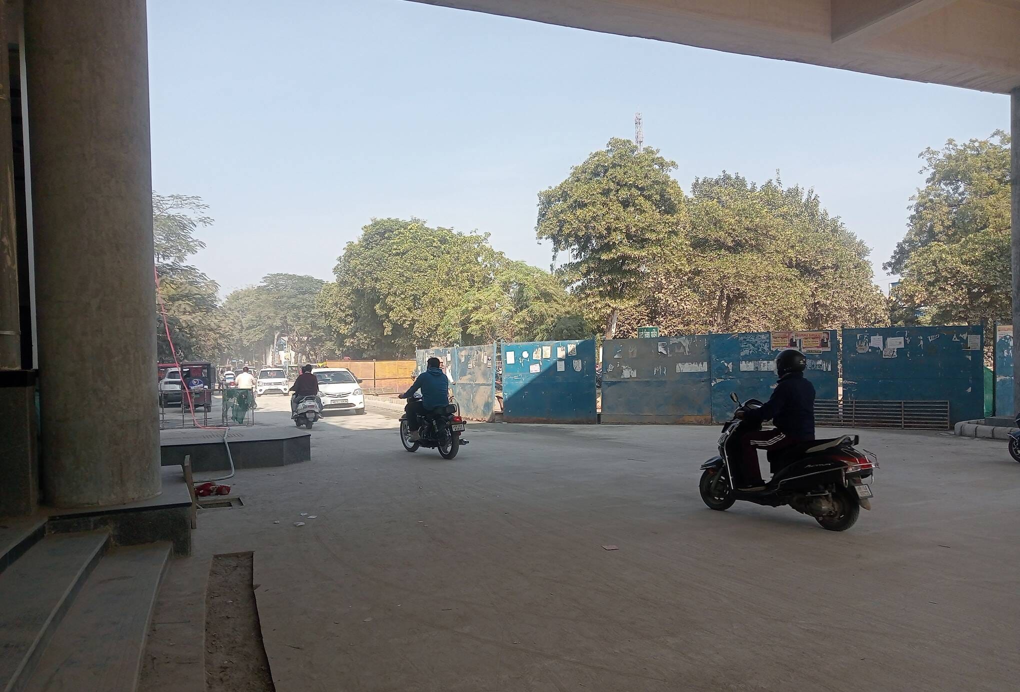 फोटो 04- सोनीपत स्टेशन के मुख्य प्रवेश-निकासी द्वार पर डिवाइडर बनाकर पार्किंग क्षेत्र का किया ज फोटो 04- सोनीपत स्टेशन के मुख्य प्रवेश-निकासी द्वार पर डिवाइडर बनाकर पार्किंग क्षेत्र का किया ज