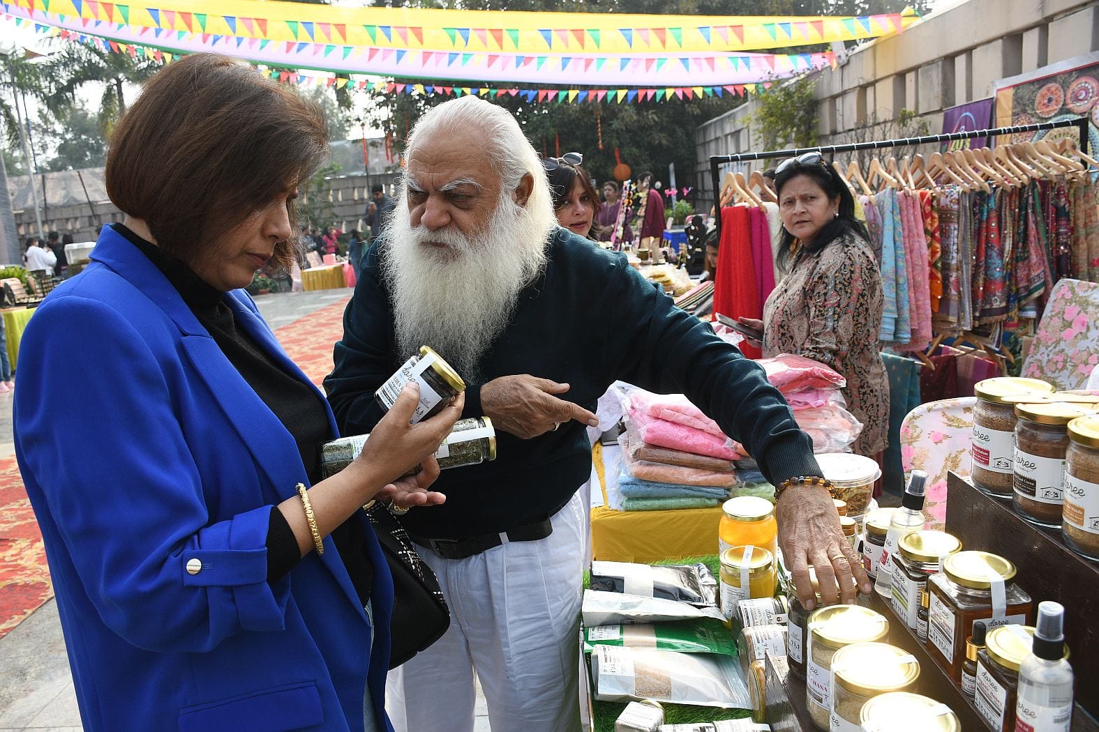 गोमतीनगर सि्थत शीरोज हैंगआउट में वीमेन शाइन चैंबर ऑफ एंटरप्रेन्योरशिप की ओर से लगाई गई दो दिवस गोमतीनगर सि्थत शीरोज हैंगआउट में वीमेन शाइन चैंबर ऑफ एंटरप्रेन्योरशिप की ओर से लगाई गई दो दिवस