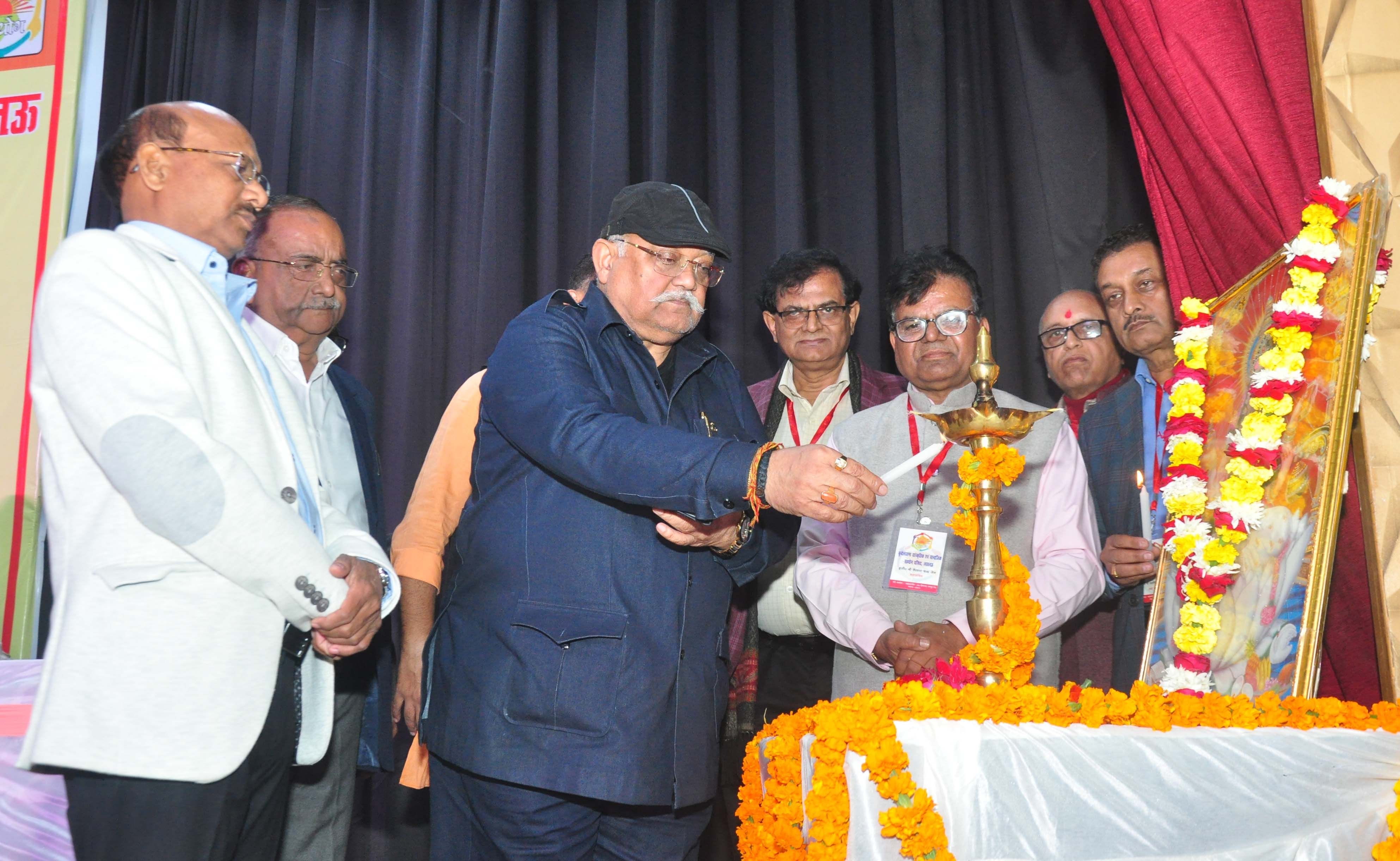 गोमतीनगर स्थित उर्दू अकादमी के प्रेक्षागृह में रविवार को बुंदेलखंड सांस्कृतिक एवं सामाजिक सहयोग