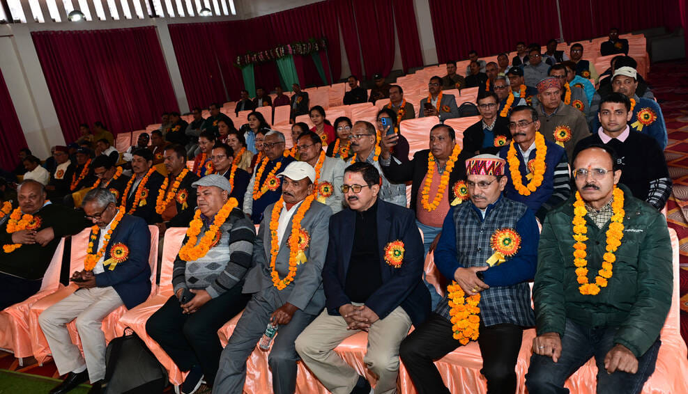 हल्द्वानी रामपुर रोड पर स्टैंर्डड स्वीटस के सामने सड़क पर खुदाई के बाद हुआ गहरा गड्ढा। अमर उ हल्द्वानी रामपुर रोड पर स्टैंर्डड स्वीटस के सामने सड़क पर खुदाई के बाद हुआ गहरा गड्ढा। अमर उ