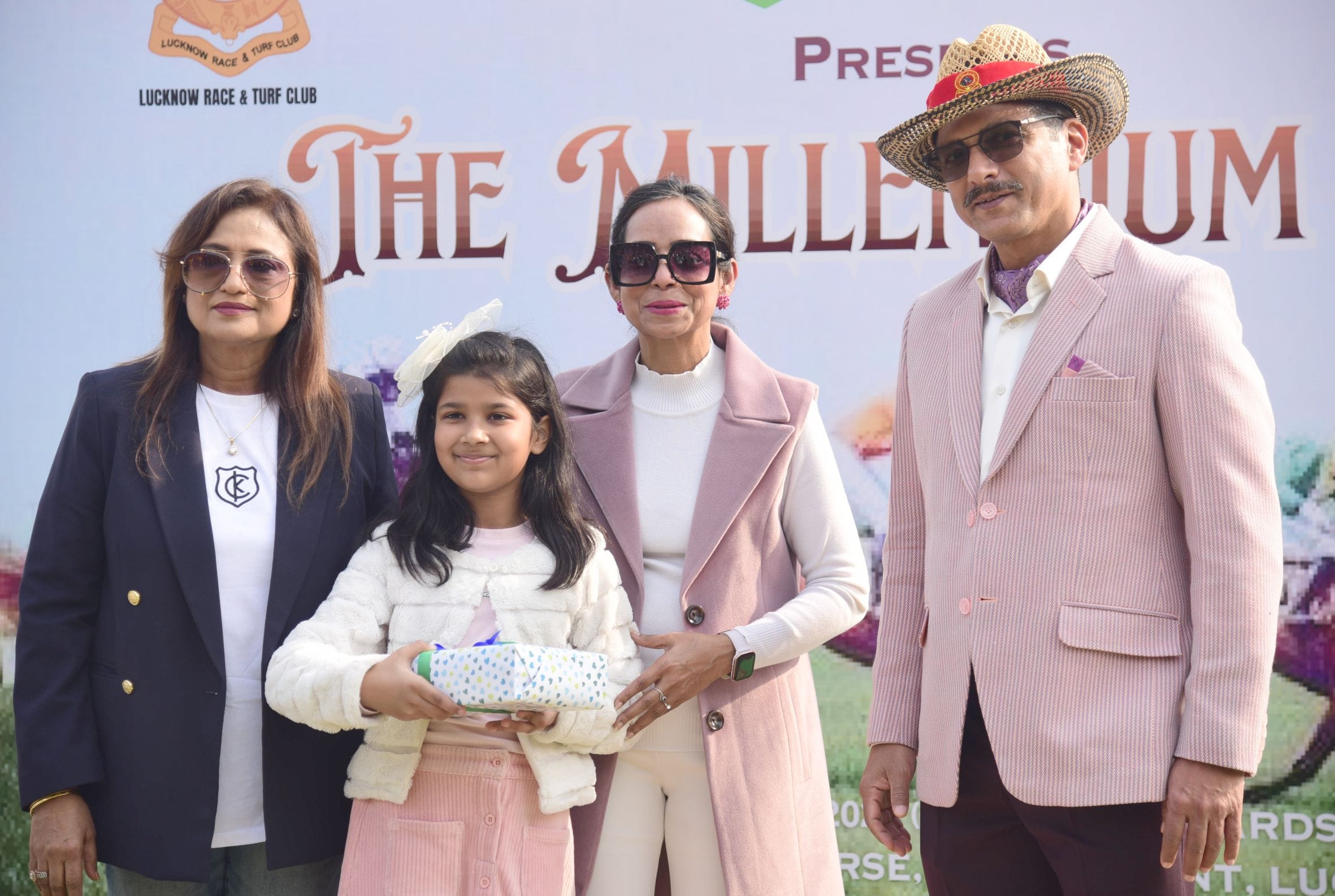 लखनऊ रेसकोर्स में आयोजित मिलेनियम कप की झलकियां। लखनऊ रेसकोर्स में आयोजित मिलेनियम कप की झलकियां।