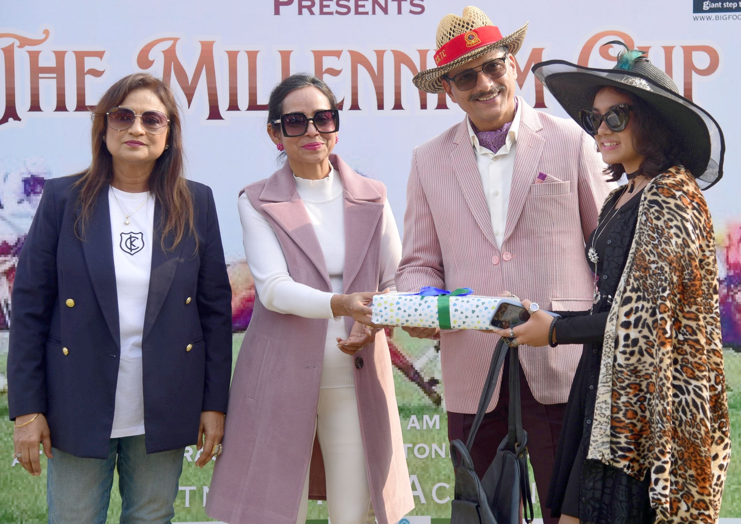 लखनऊ रेसकोर्स में आयोजित मिलेनियम कप की झलकियां। लखनऊ रेसकोर्स में आयोजित मिलेनियम कप की झलकियां।