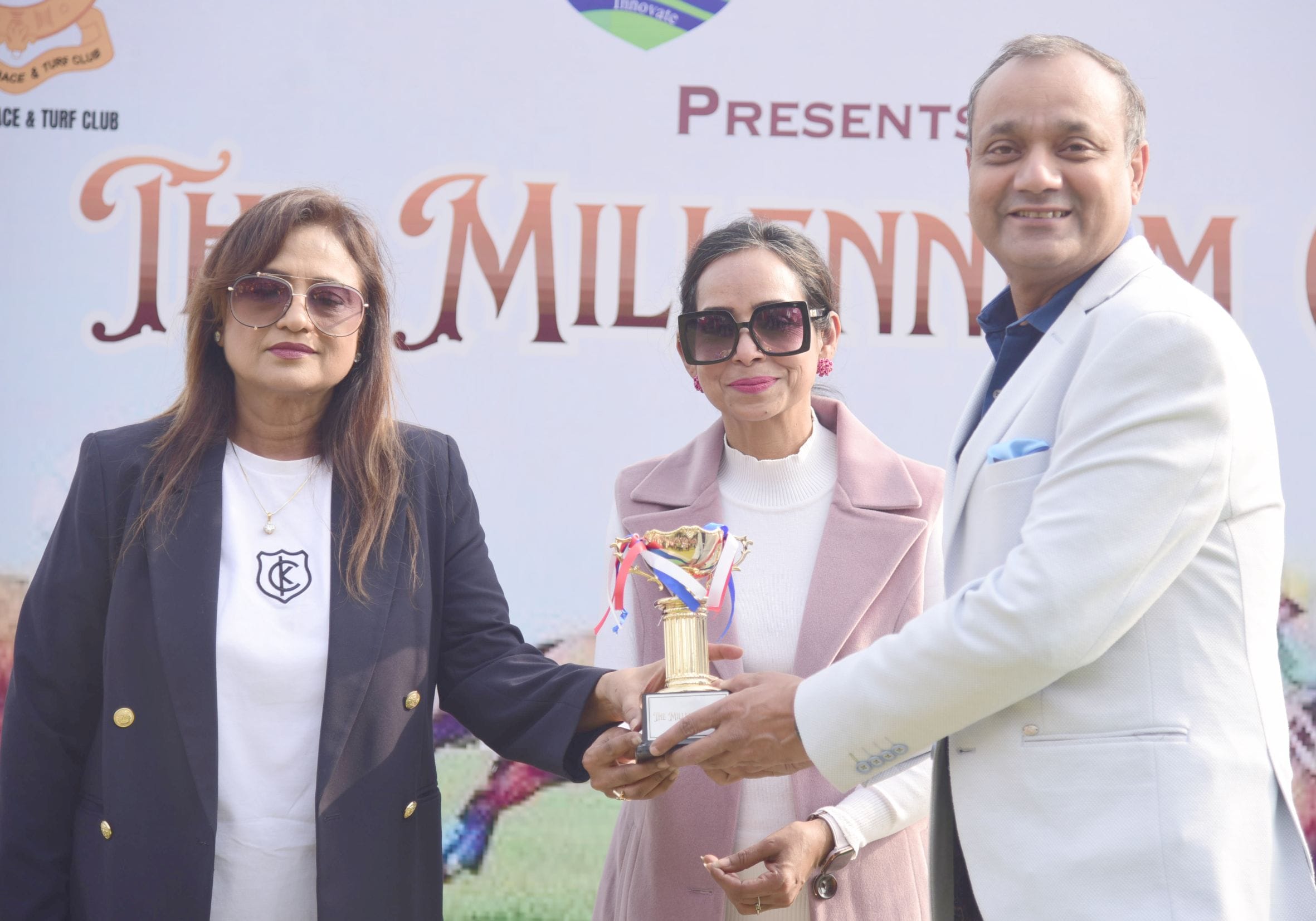 लखनऊ रेसकोर्स में आयोजित मिलेनियम कप की झलकियां। लखनऊ रेसकोर्स में आयोजित मिलेनियम कप की झलकियां।