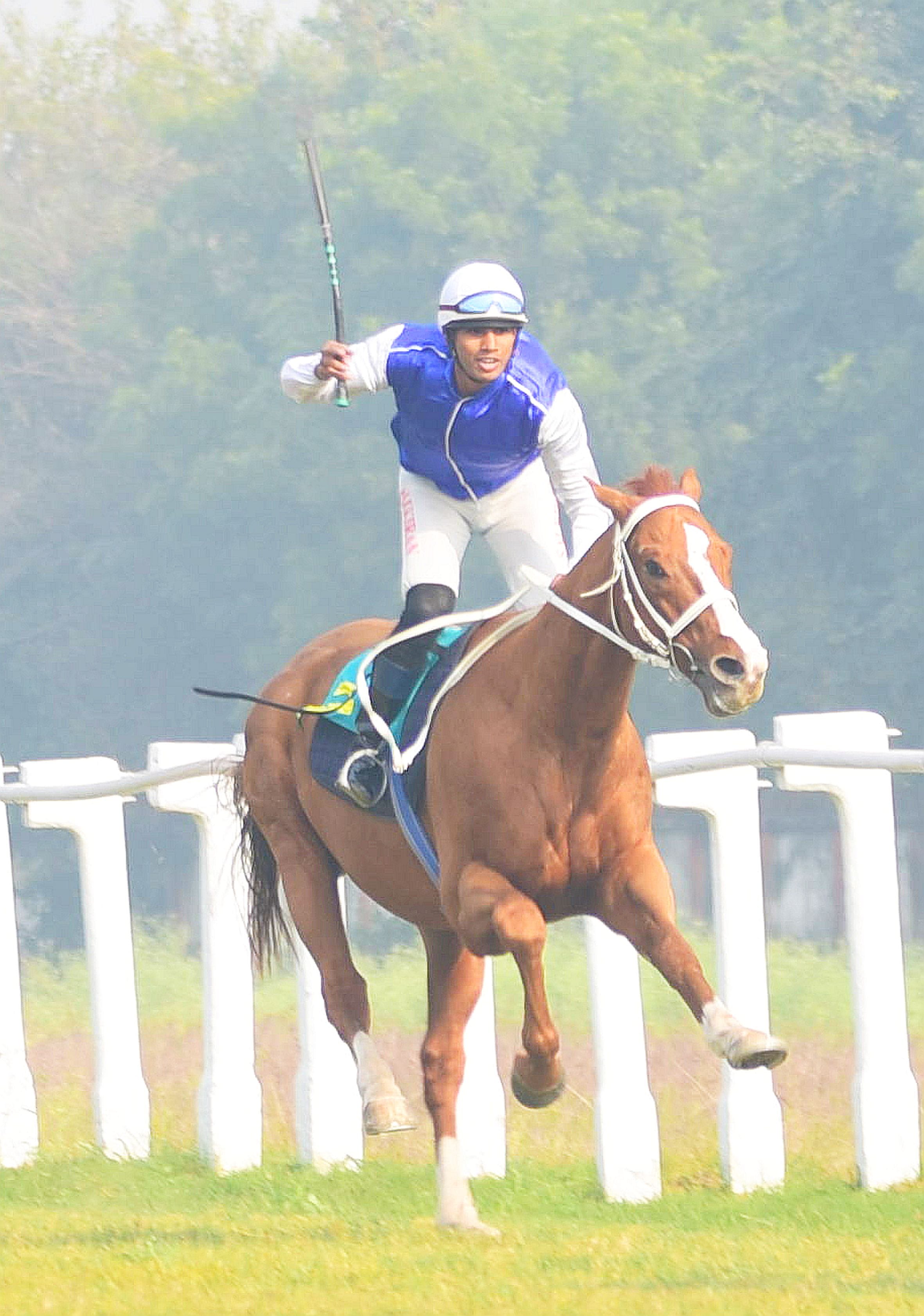 लखनऊ रेसकोर्स में आयोजित मिलेनियम कप की झलकियां। लखनऊ रेसकोर्स में आयोजित मिलेनियम कप की झलकियां।