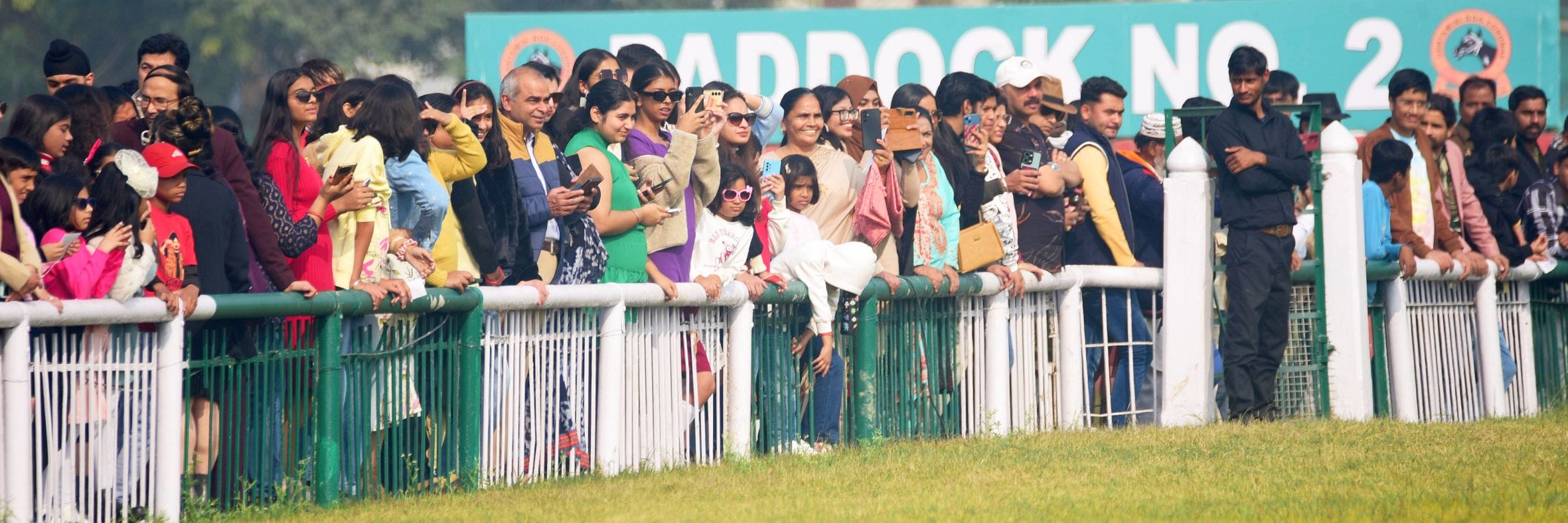 लखनऊ रेसकोर्स में आयोजित मिलेनियम कप की झलकियां। लखनऊ रेसकोर्स में आयोजित मिलेनियम कप की झलकियां।