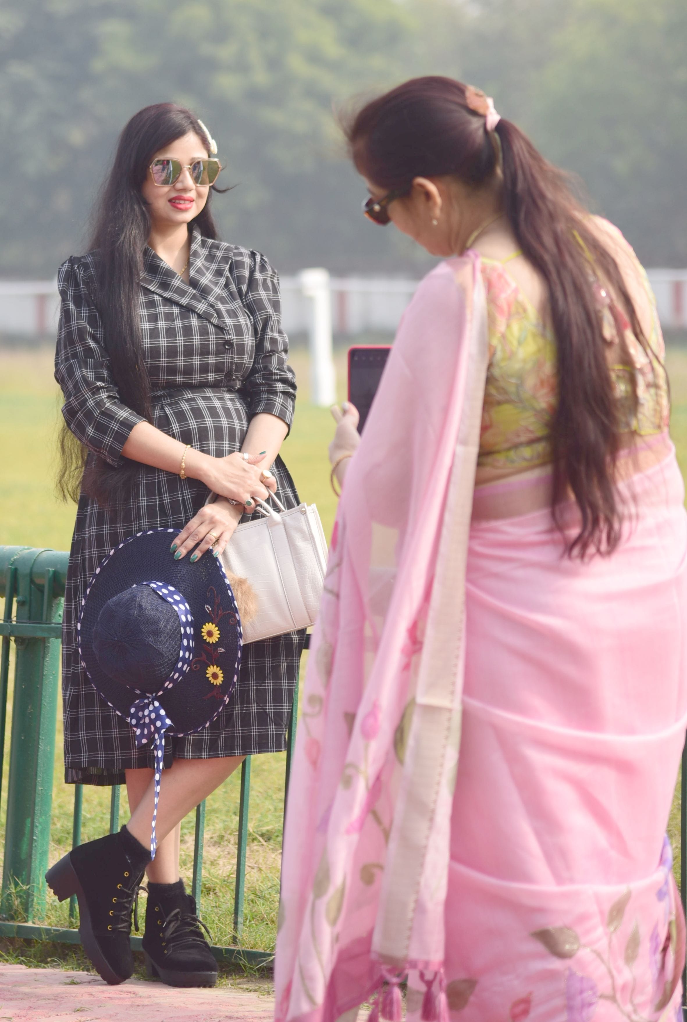 लखनऊ रेसकोर्स में आयोजित मिलेनियम कप की झलकियां। लखनऊ रेसकोर्स में आयोजित मिलेनियम कप की झलकियां।