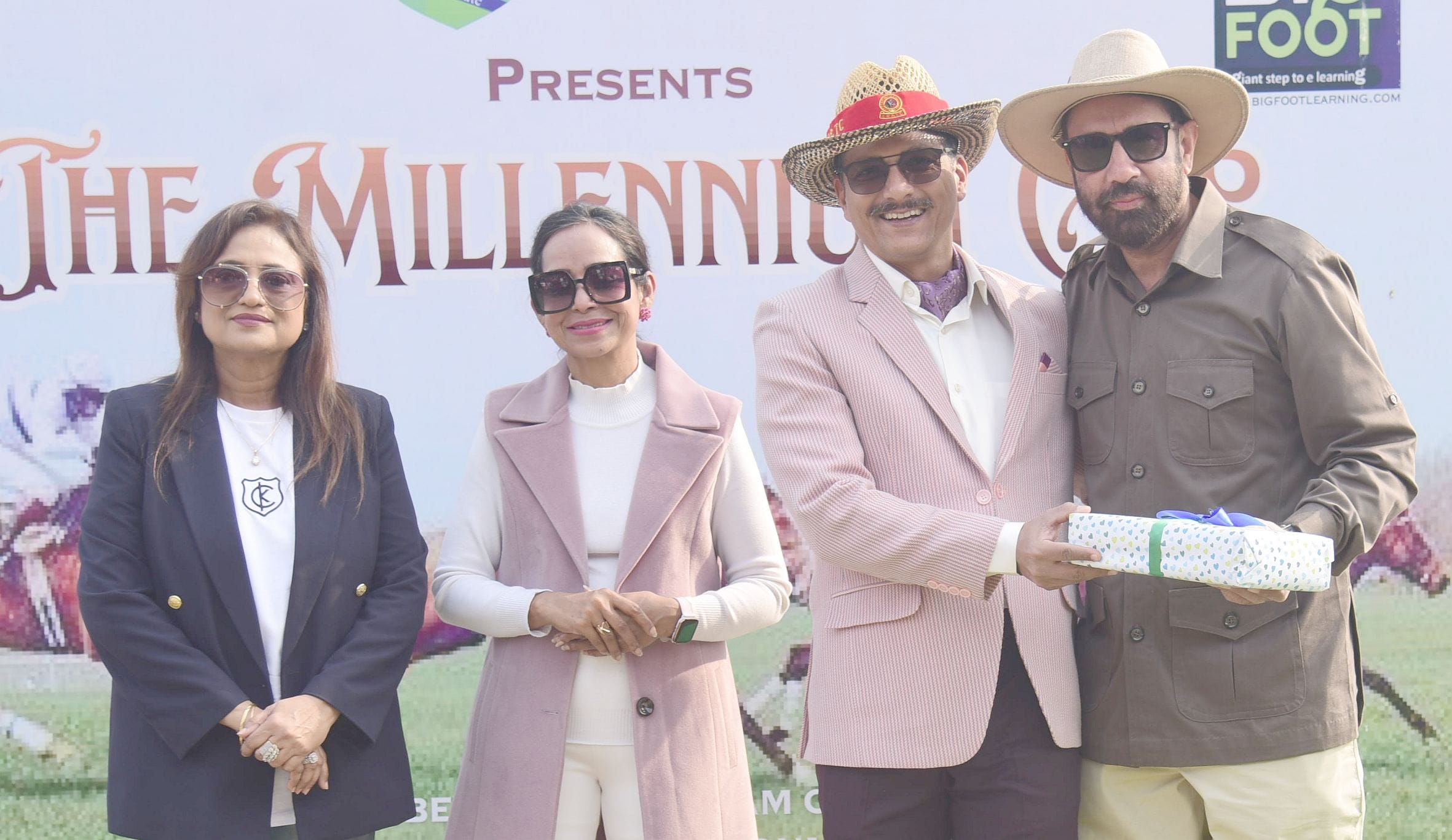 लखनऊ रेसकोर्स में आयोजित मिलेनियम कप की झलकियां। लखनऊ रेसकोर्स में आयोजित मिलेनियम कप की झलकियां।