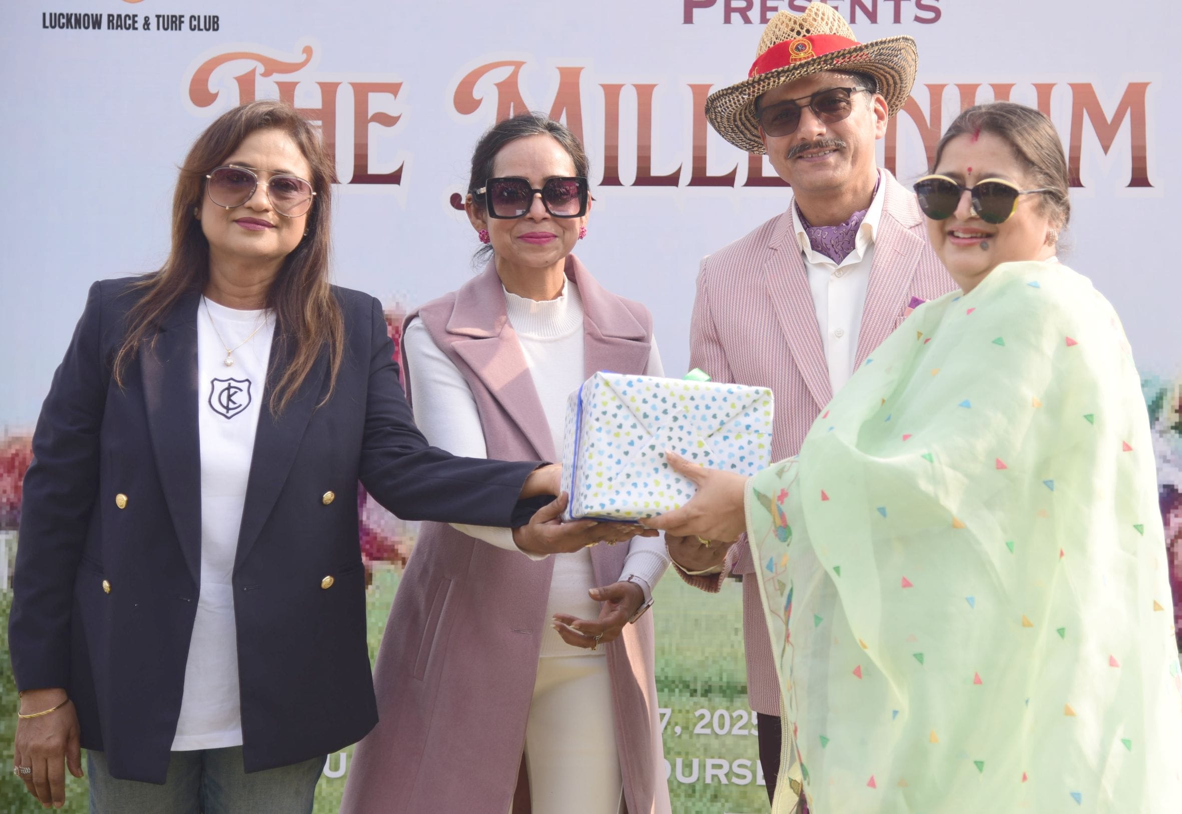 लखनऊ रेसकोर्स में आयोजित मिलेनियम कप की झलकियां। लखनऊ रेसकोर्स में आयोजित मिलेनियम कप की झलकियां।